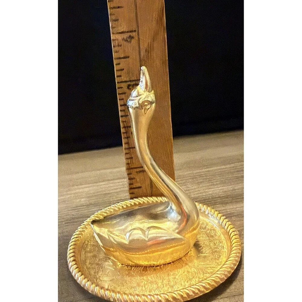 Unbranded vintage swan